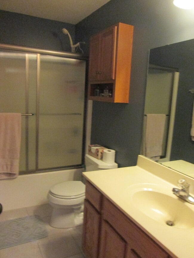 Building Photo - Beautiful 4 Bedroom Available For Rent!