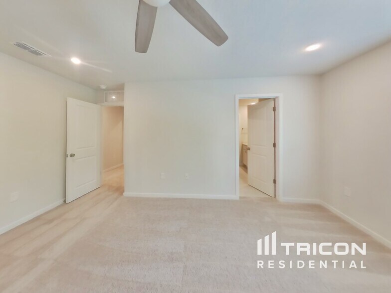 Building Photo - 14934 Macadamia Ln