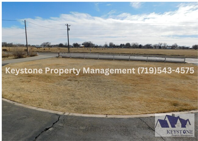 Building Photo - St. Charles Mesa! Spacious 4 Bedroom/1.5 B...