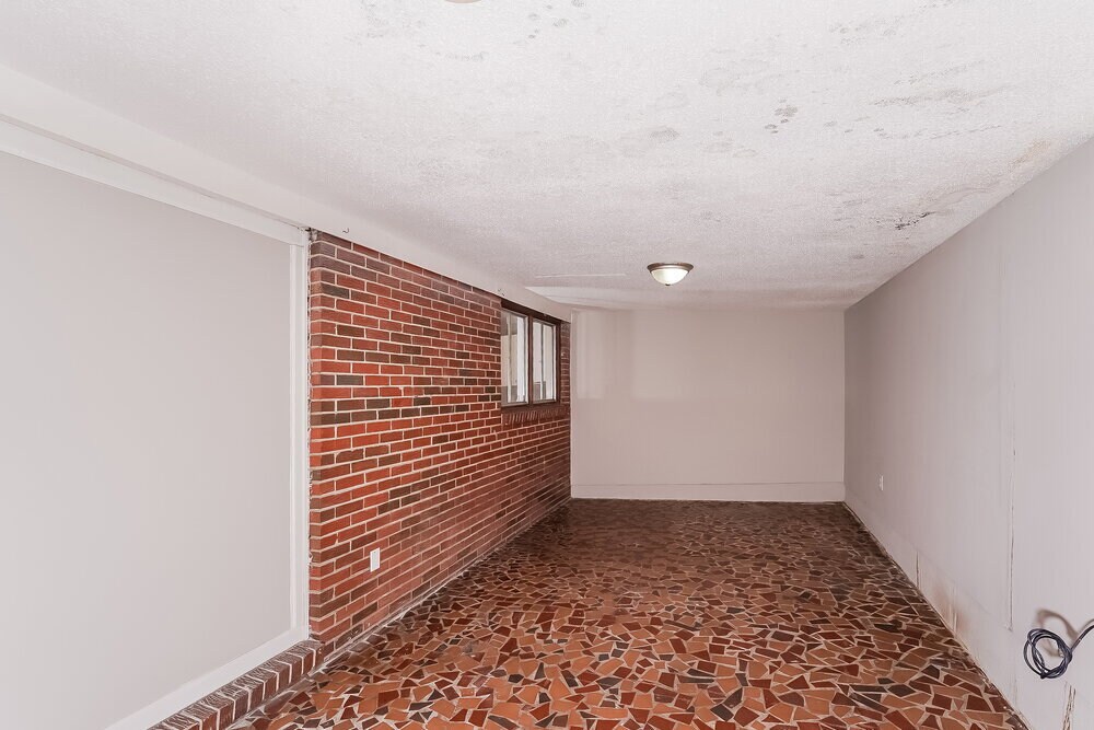 Building Photo - 432 16th Ave NW