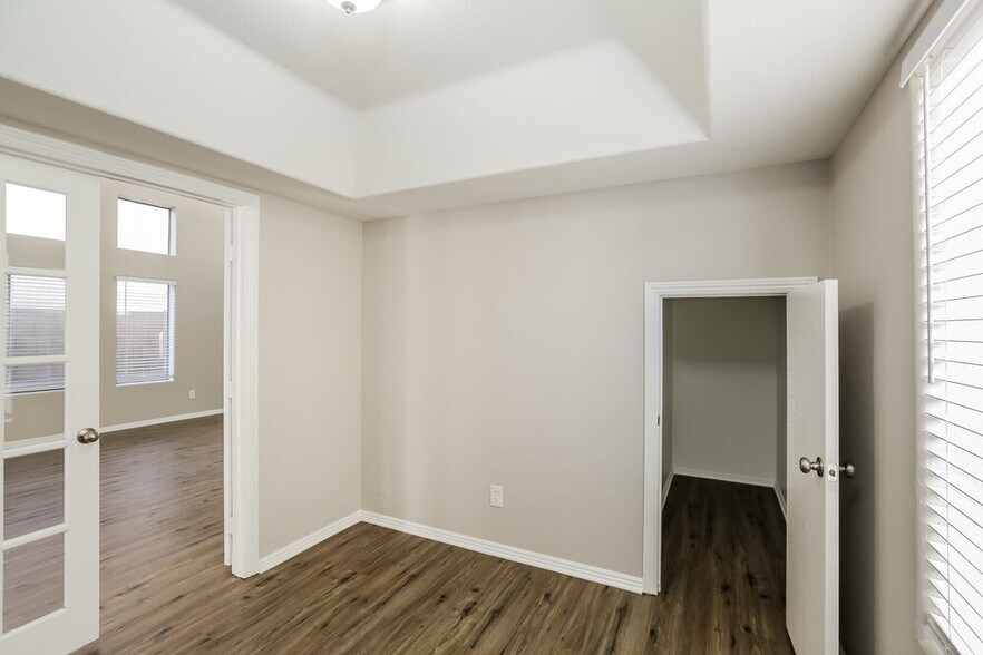 Building Photo - 250 W Juniper Ave