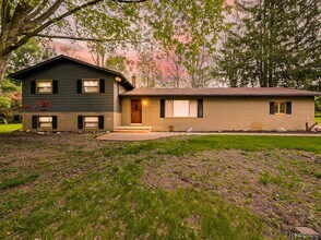 Building Photo - 7580 Thornwood St