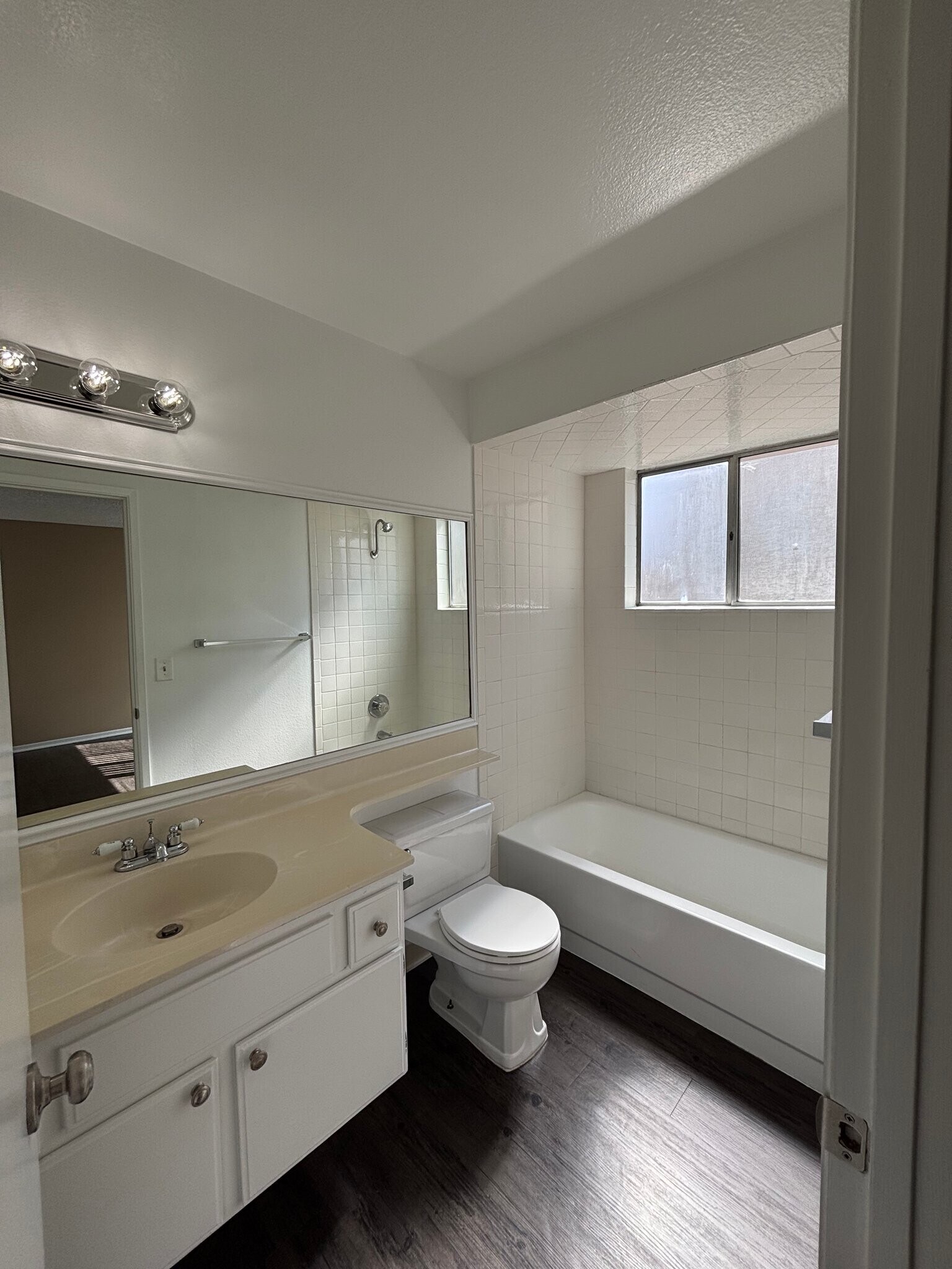 Building Photo - 200 W Olive Ave