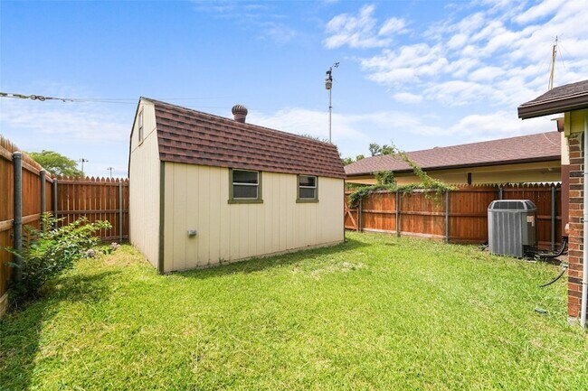 Building Photo - 1509 Pecos St
