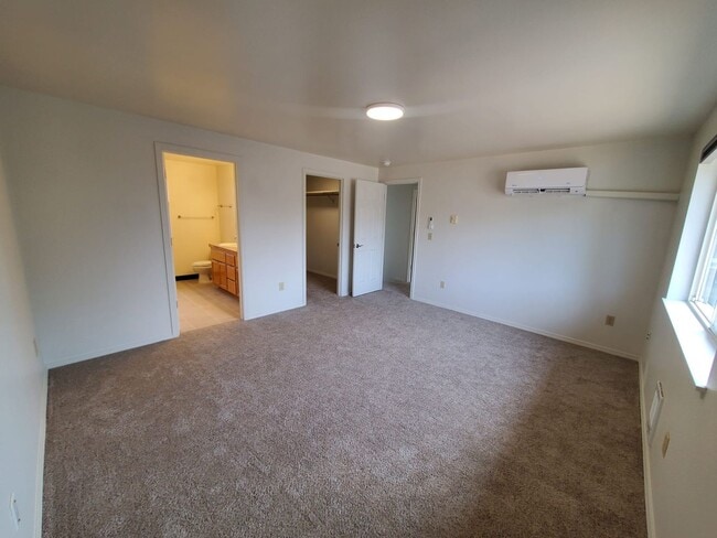 Building Photo - Quartz Ave 3plex/Ariserem-014