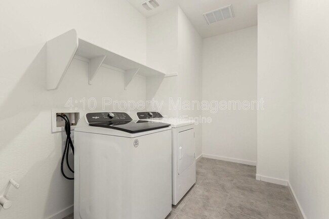 Building Photo - 35405 W Catalan St