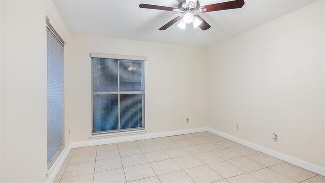 Building Photo - 875 Riverside Dr