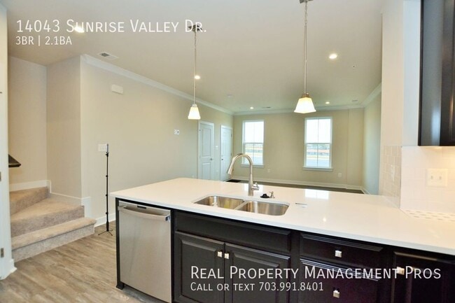 Building Photo - 14043 Sunrise Valley Dr