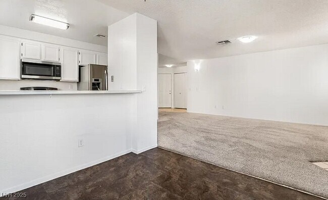 Building Photo - 6857 Tamarus St