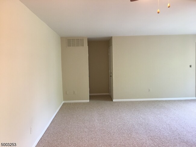 Building Photo - 915 Yorkshire Dr