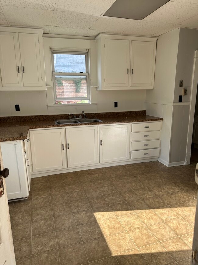 Building Photo - 11 LLC-93 Sailly Avenue