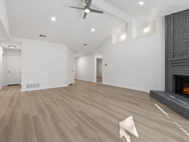 Building Photo - 612 De Soto Dr