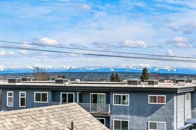 Building Photo - Modern 2 bed 2 bath town house available for move NOW