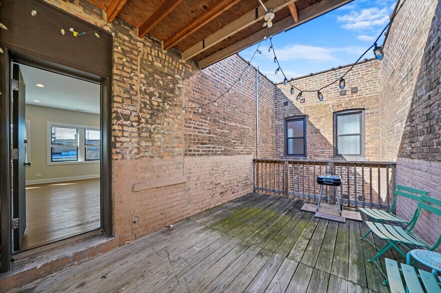 Building Photo - 3409 W Fullerton Ave