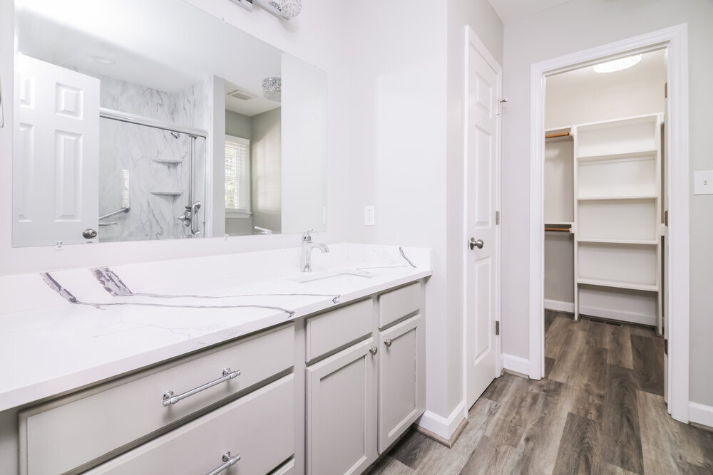 Building Photo - 998 St Catherines Dr