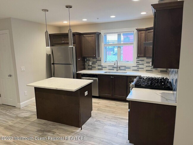 Building Photo - 191 Shrewsbury Ave