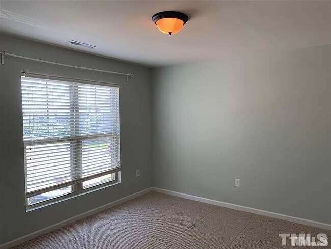 Building Photo - 432 Chanson Dr