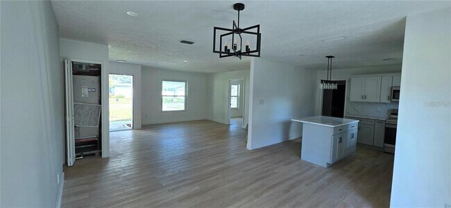 Building Photo - 3206 Las Brisas Dr