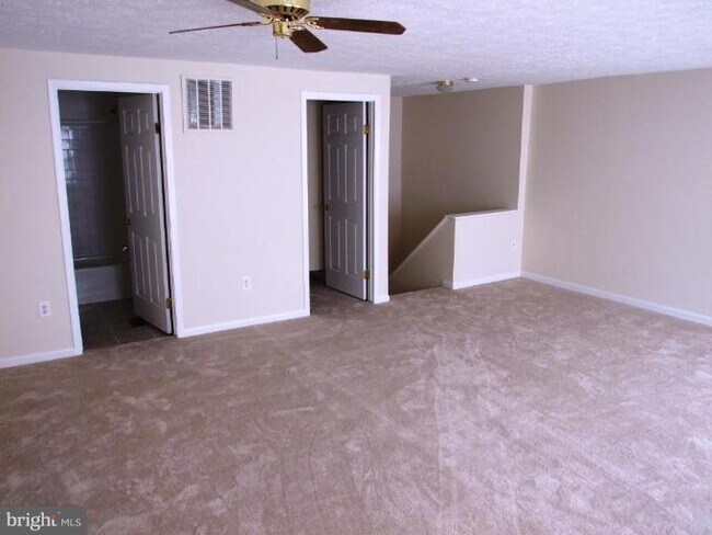 Building Photo - 411 Palmspring Dr