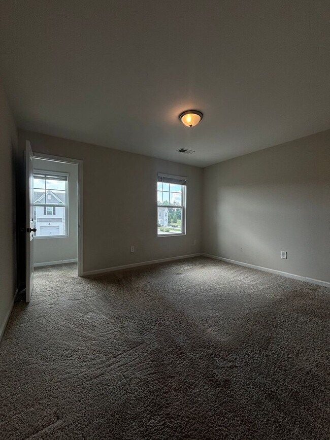 Building Photo - 125 Adger Rd