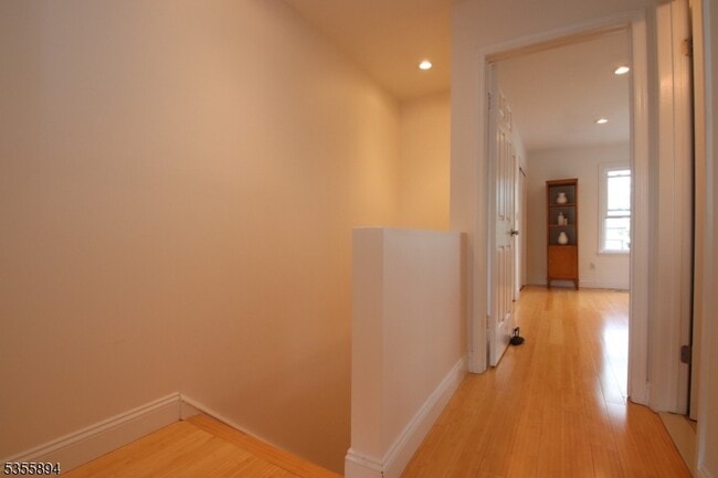 Building Photo - 829 Poplar Ct