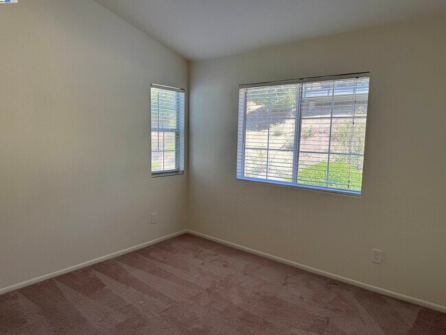 Building Photo - 8145 Mountain View Dr