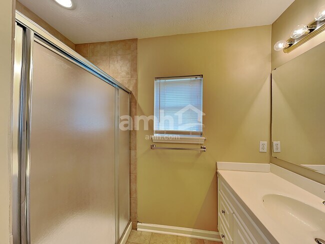 Building Photo - 17879 Grassy Knoll Dr