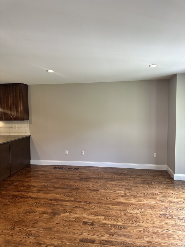 Building Photo - 2A Knollwood Dr