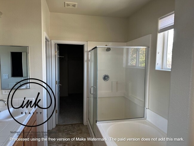 Building Photo - Cute townhome in Minden