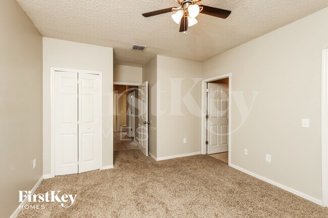 Building Photo - 1201 Schumann Dr