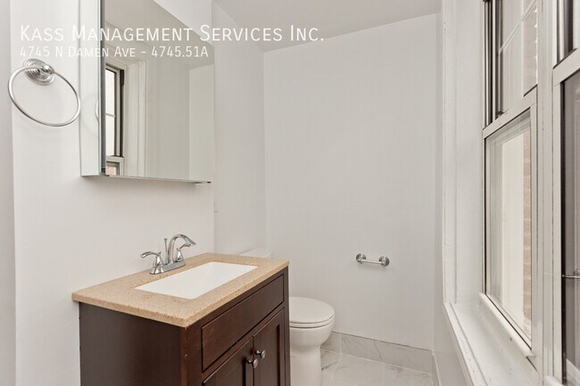 Building Photo - 4745 N Damen Ave