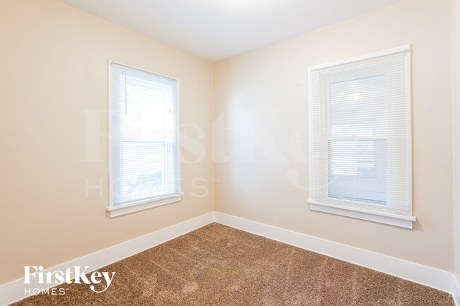 Building Photo - 410 Bangs St