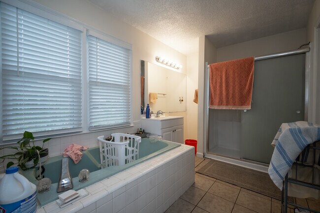 Building Photo - 115 Winterberry Dr