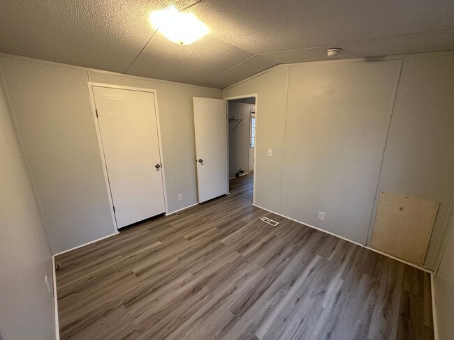 Building Photo - Two bedroom single wide on private lot off...