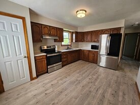 Building Photo - 68 Bouthilete Cir