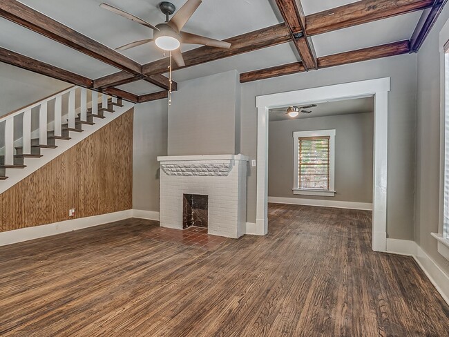 Building Photo - Charming Updated Mesta Park Duplex - New S...