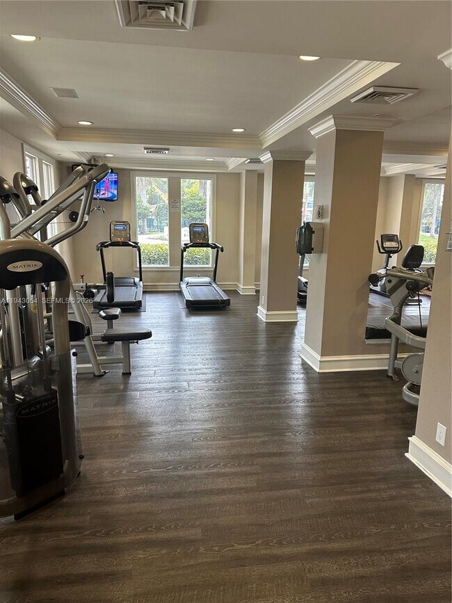 Building Photo - 533 NE 3rd Ave