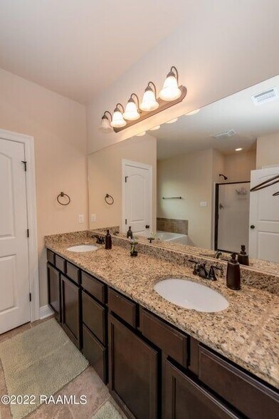 Building Photo - 106 Kohen Luke Dr