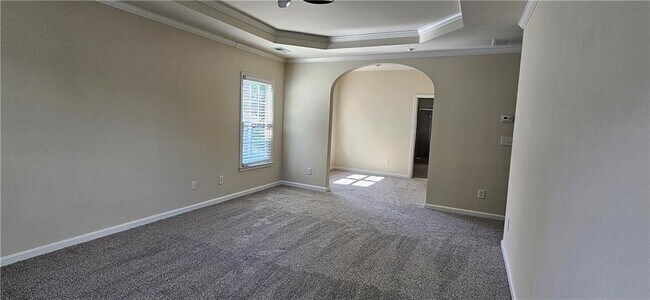 Building Photo - 647 Maple Grove Way