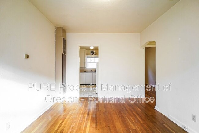 Building Photo - 715 NE 20th Ave