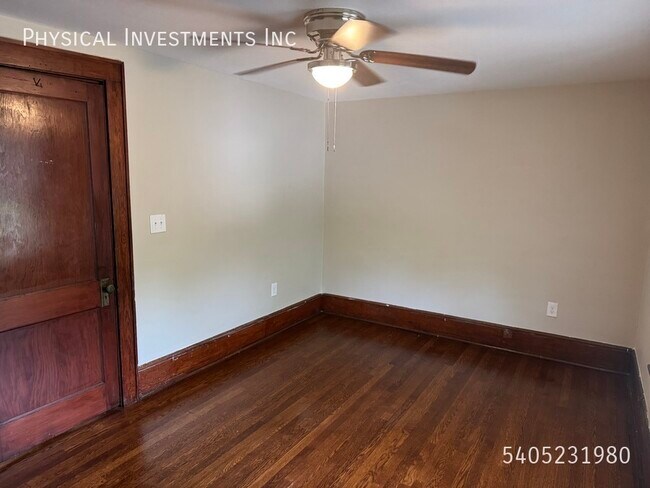 Building Photo - 1729 Moorman Ave NW