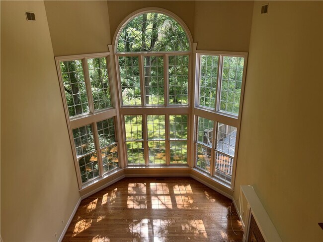 Building Photo - 6 Merrycreek Crossing