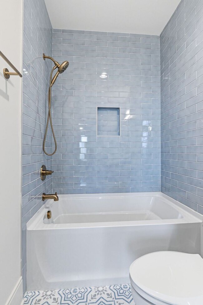 Building Photo - Brand New Build Townhouse in Charlotte Park