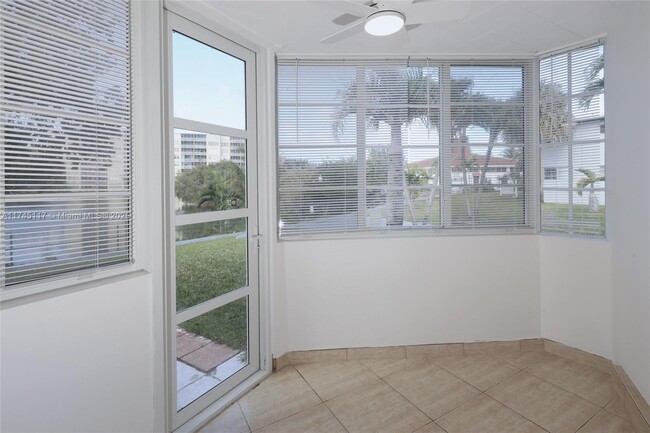 Building Photo - 1671 NE Miami Gardens Dr