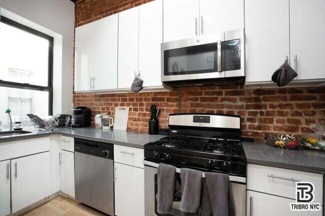 Building Photo - 2 bedroom in WAREHAM MA 02571