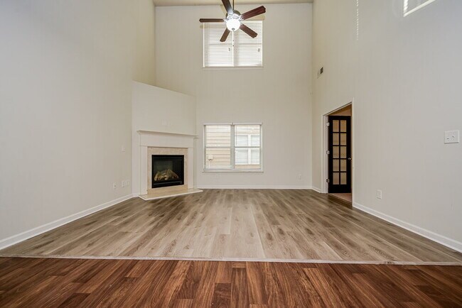 Building Photo - 185 Stillwood Dr