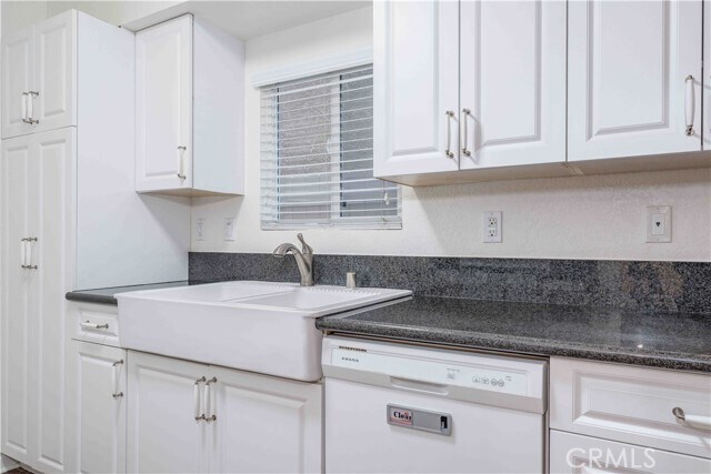 Building Photo - 208 19th St