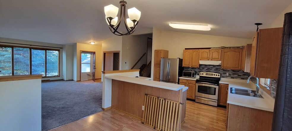 Building Photo - 6401 Toribrooke Ln