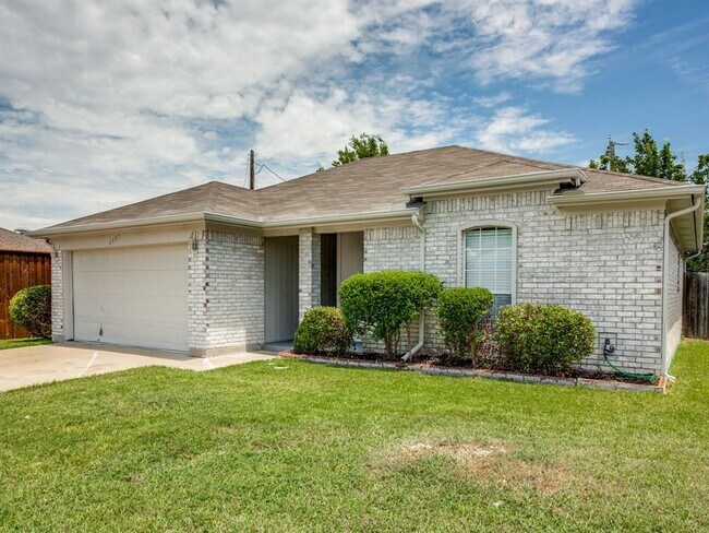 Building Photo - 6607 W Lynn Creek Dr