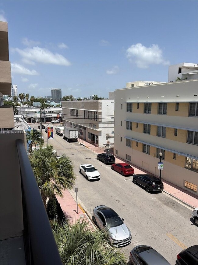 Building Photo - 1150 Collins Ave